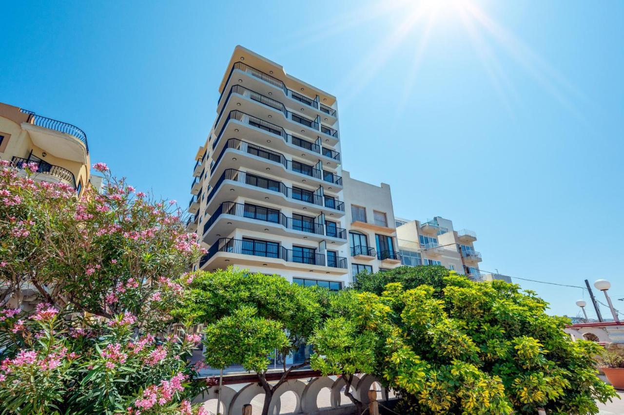 Islet Promenade Seafront Family Apartment With 2 Balconies By Getawaysmalta Сент-Полс-Бей Экстерьер фото