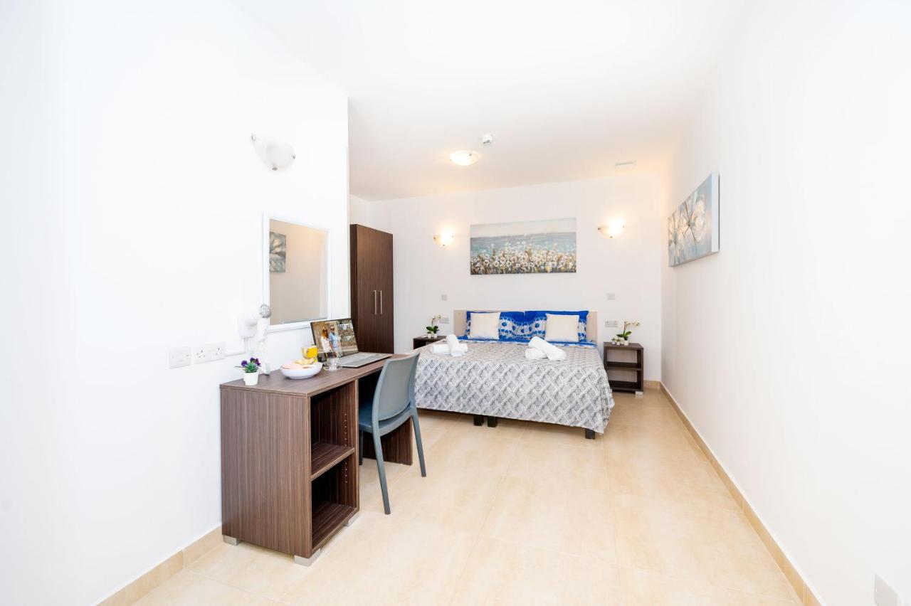 Islet Promenade Seafront Family Apartment With 2 Balconies By Getawaysmalta Сент-Полс-Бей Экстерьер фото