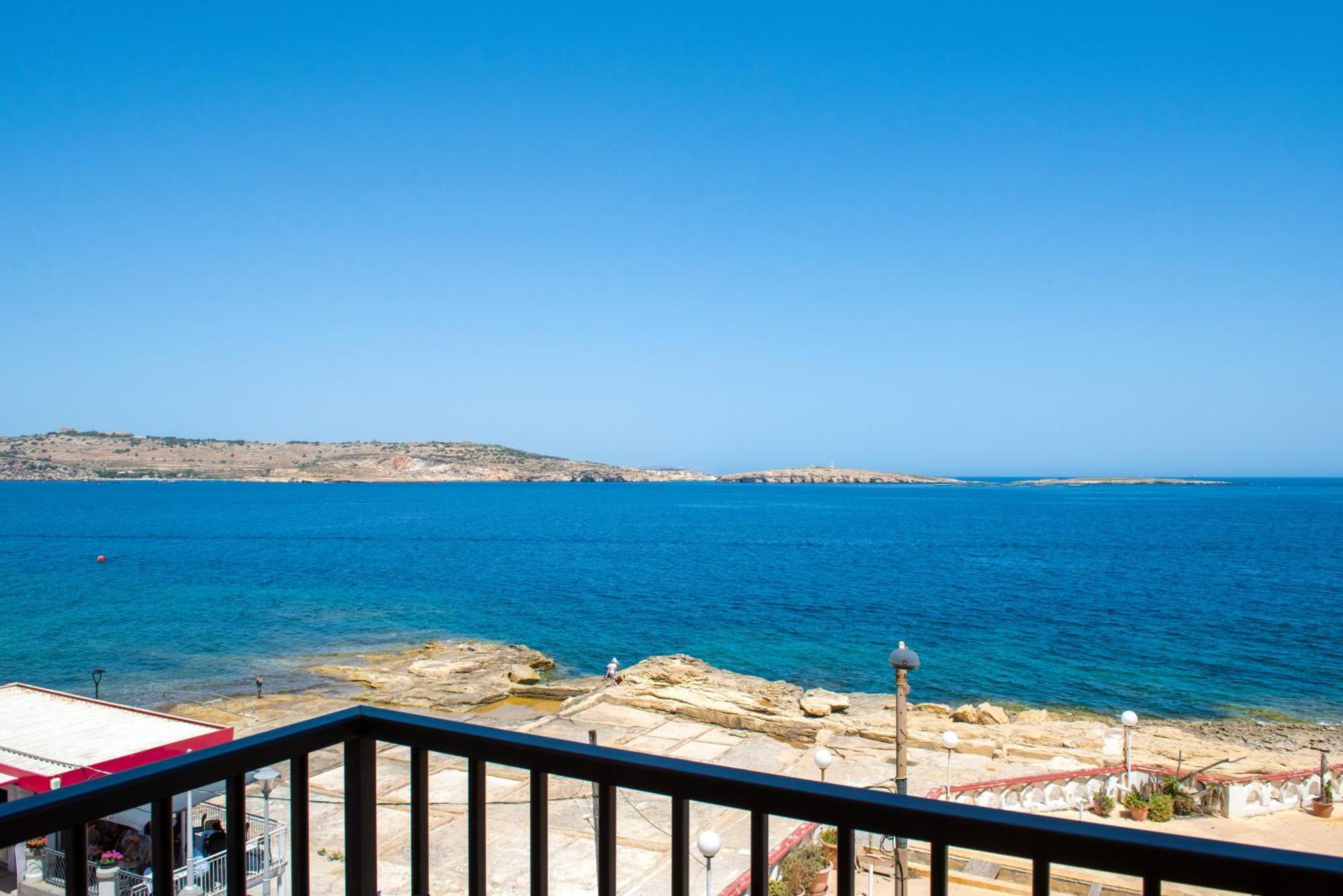 Islet Promenade Seafront Family Apartment With 2 Balconies By Getawaysmalta Сент-Полс-Бей Экстерьер фото